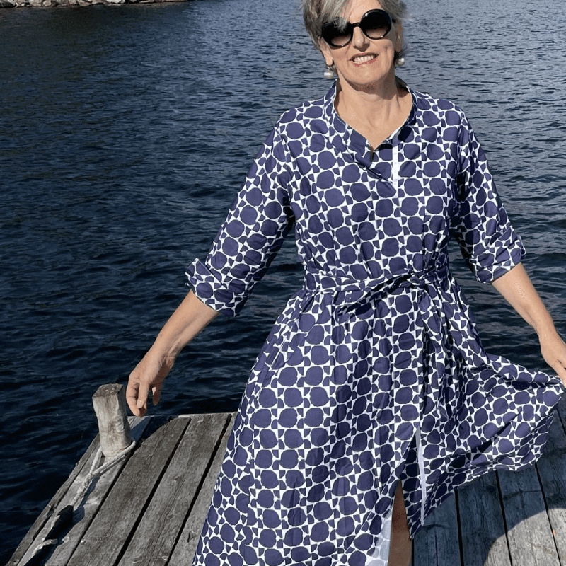katharina_riedlsperger_mode_nach_mass roter Pulli von der Textilwerkstatt